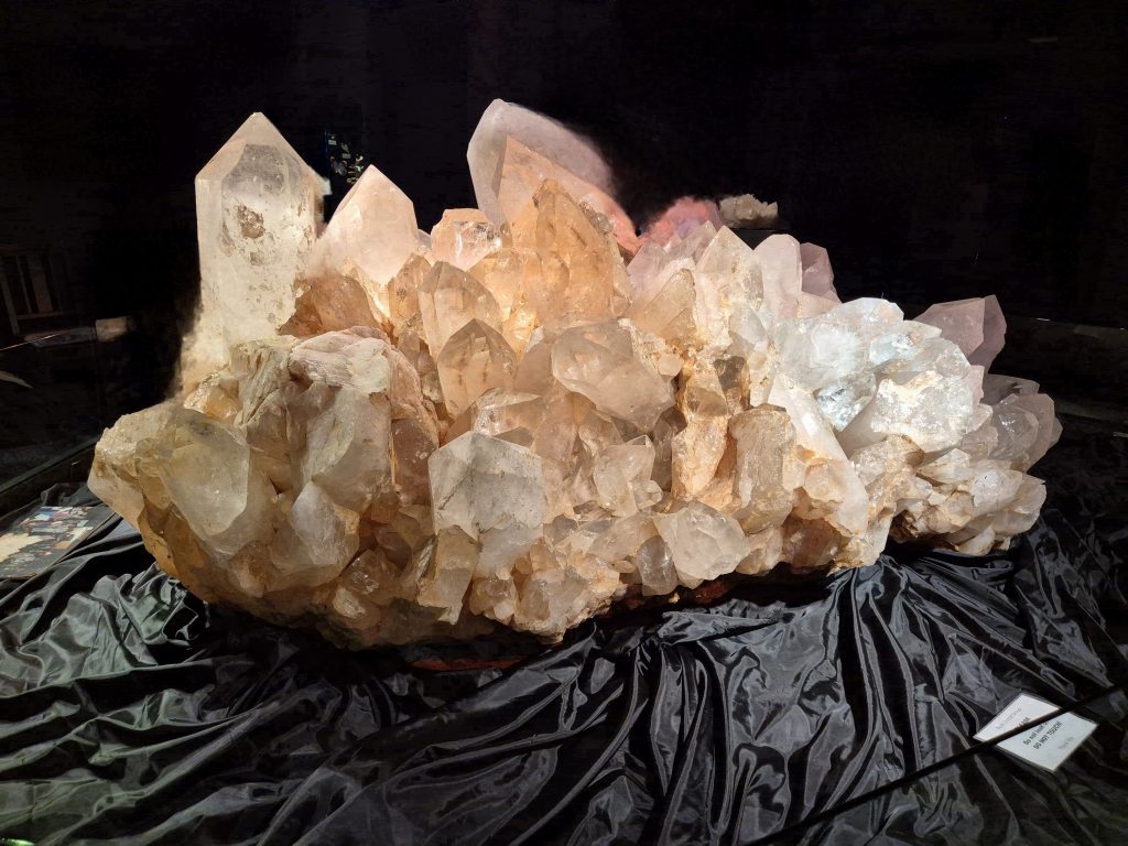 Kloster_Weltenburg (3) Die größte Bergkristallgruppe der Welt